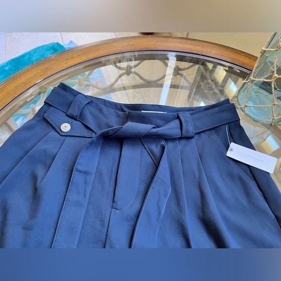🐚 ANTHROPOLOGIE 🐚- Maeve Relaxed Trouser Bermuda Short Navy Blue Size - 4 NWT - Picture 4 of 11